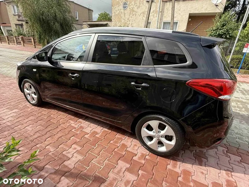 Kia Carens - 8