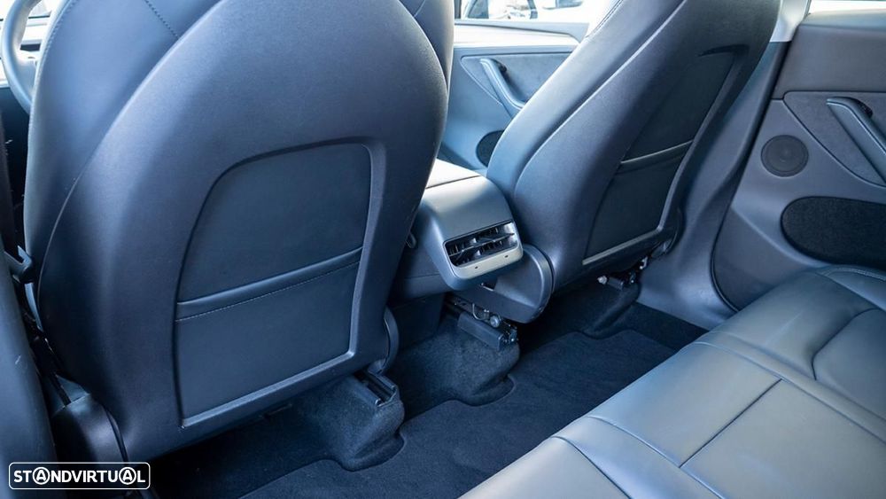 Tesla Model Y Long Range Dual Motor AWD - 34