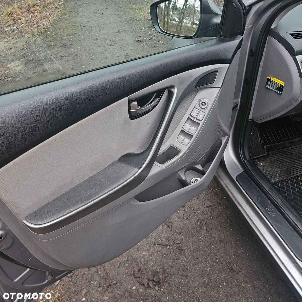 Hyundai Elantra - 7