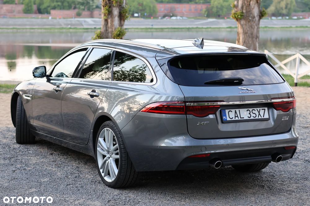 Jaguar XF - 10