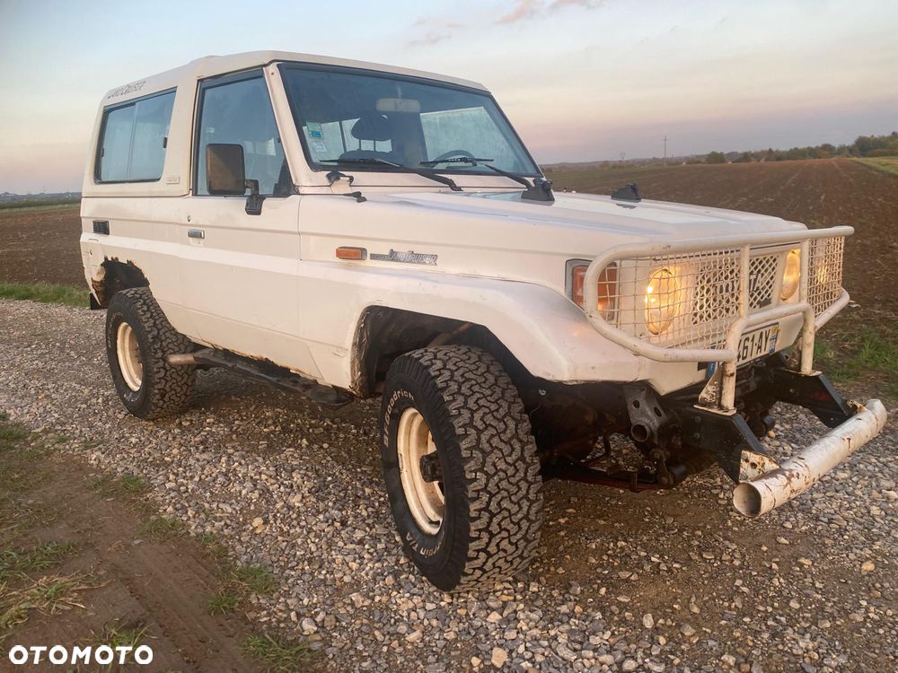 Toyota Land Cruiser - 1