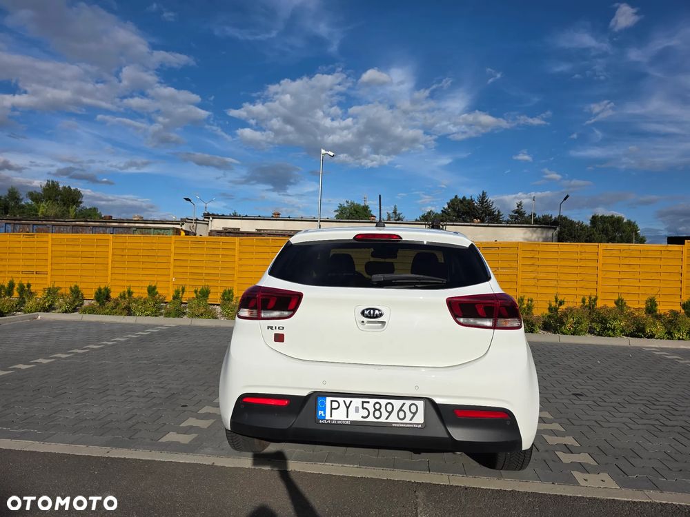 Kia Rio 1.4 L - 5