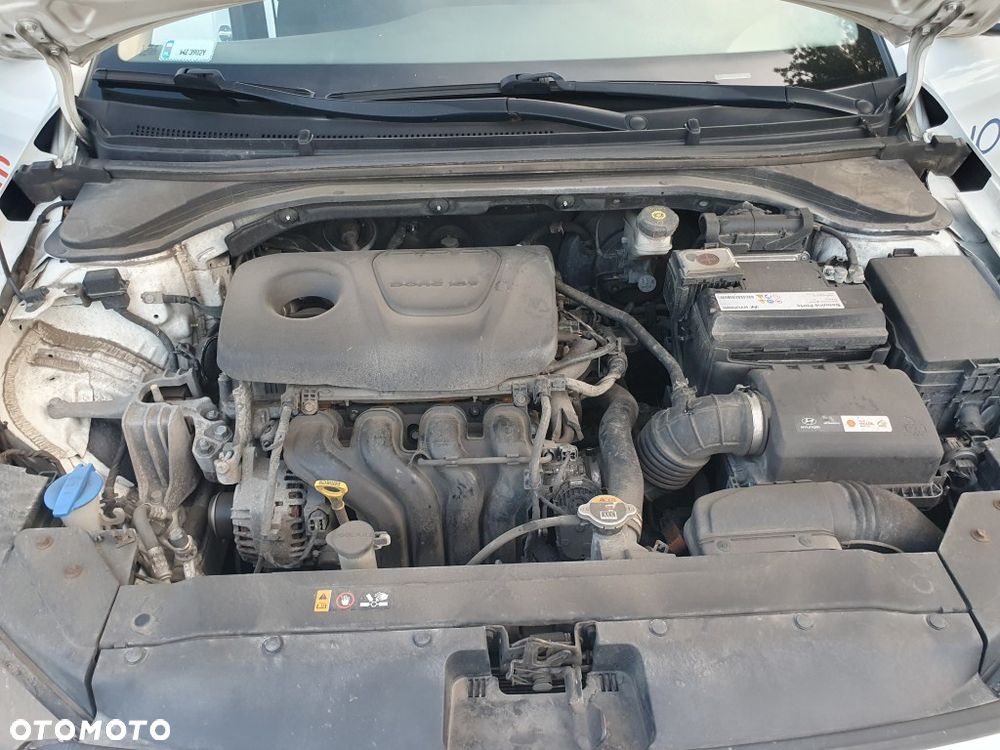 Hyundai Elantra 1.6 Comfort Premiere - 21