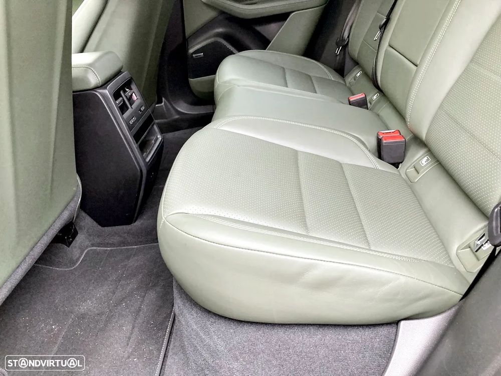 Porsche Macan Electric Turbo - 26