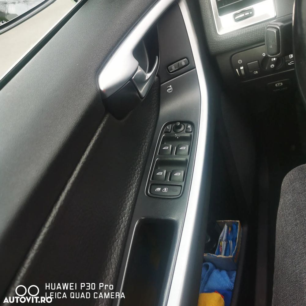 Volvo XC 60 D5 AWD Rdesign - 8