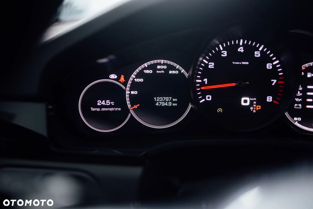Porsche Cayenne Standard - 31