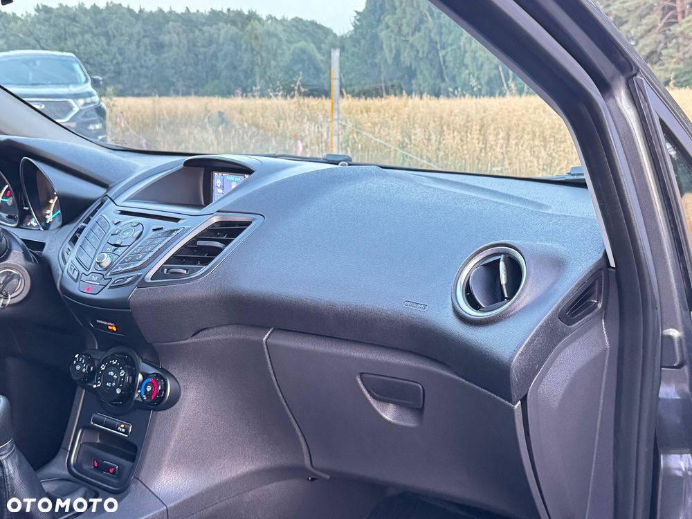 Ford Fiesta - 25