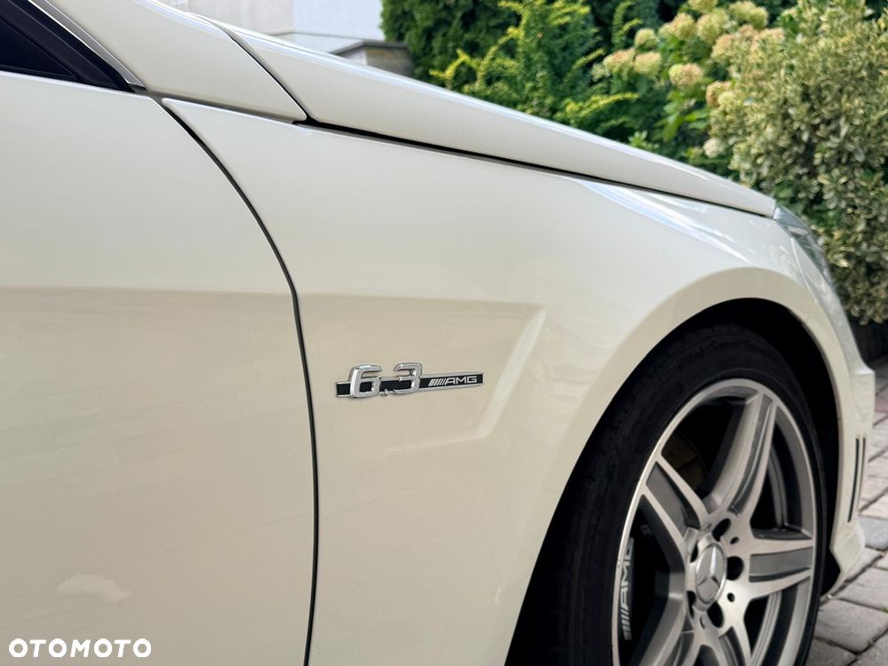 Mercedes-Benz Klasa E 63 AMG - 19