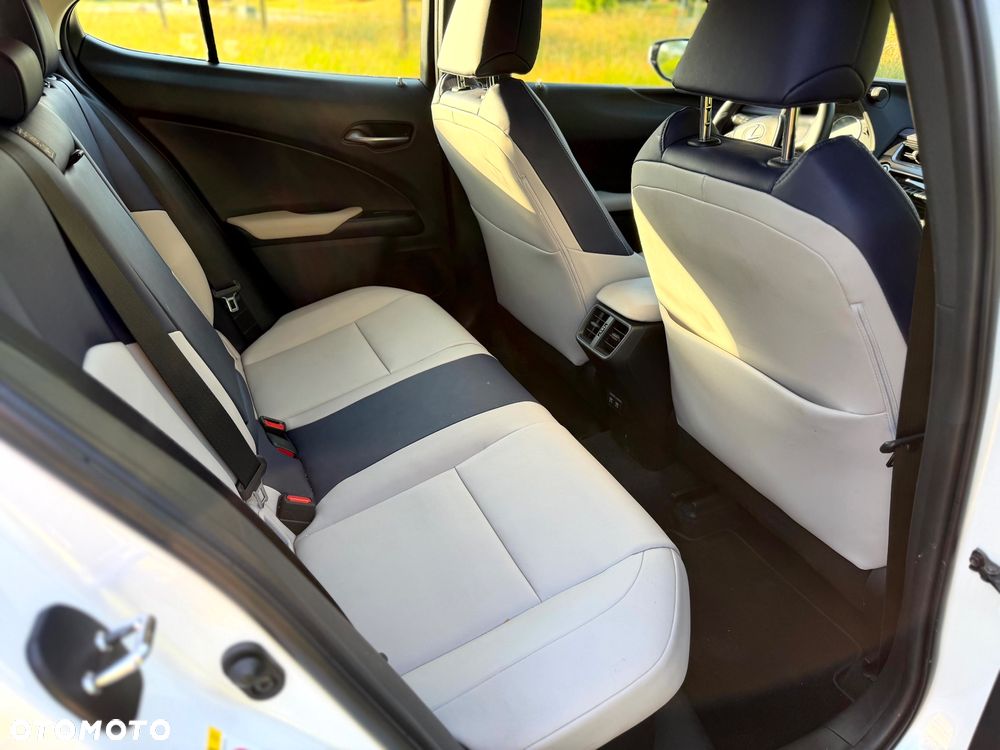 Lexus UX - 11