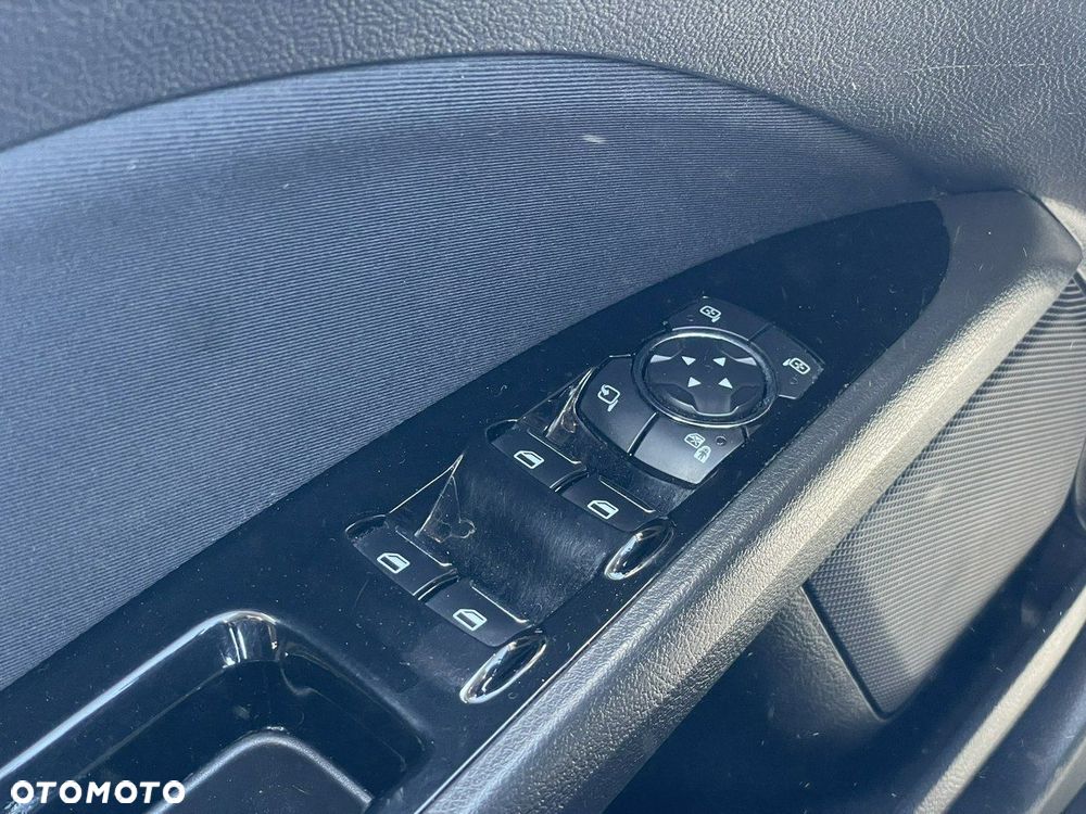 Ford Mondeo 2.0 TDCi Ambiente PowerShift - 12