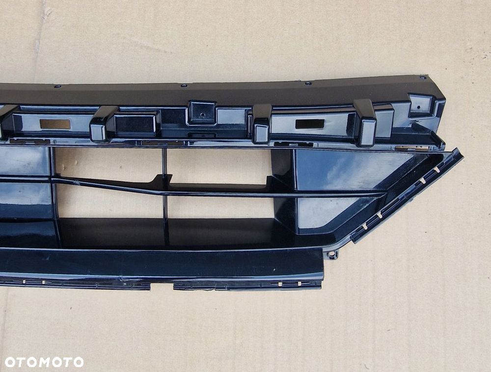 KRATKA W ZDERZAK FORD KUGA ORYGINAŁ - 1