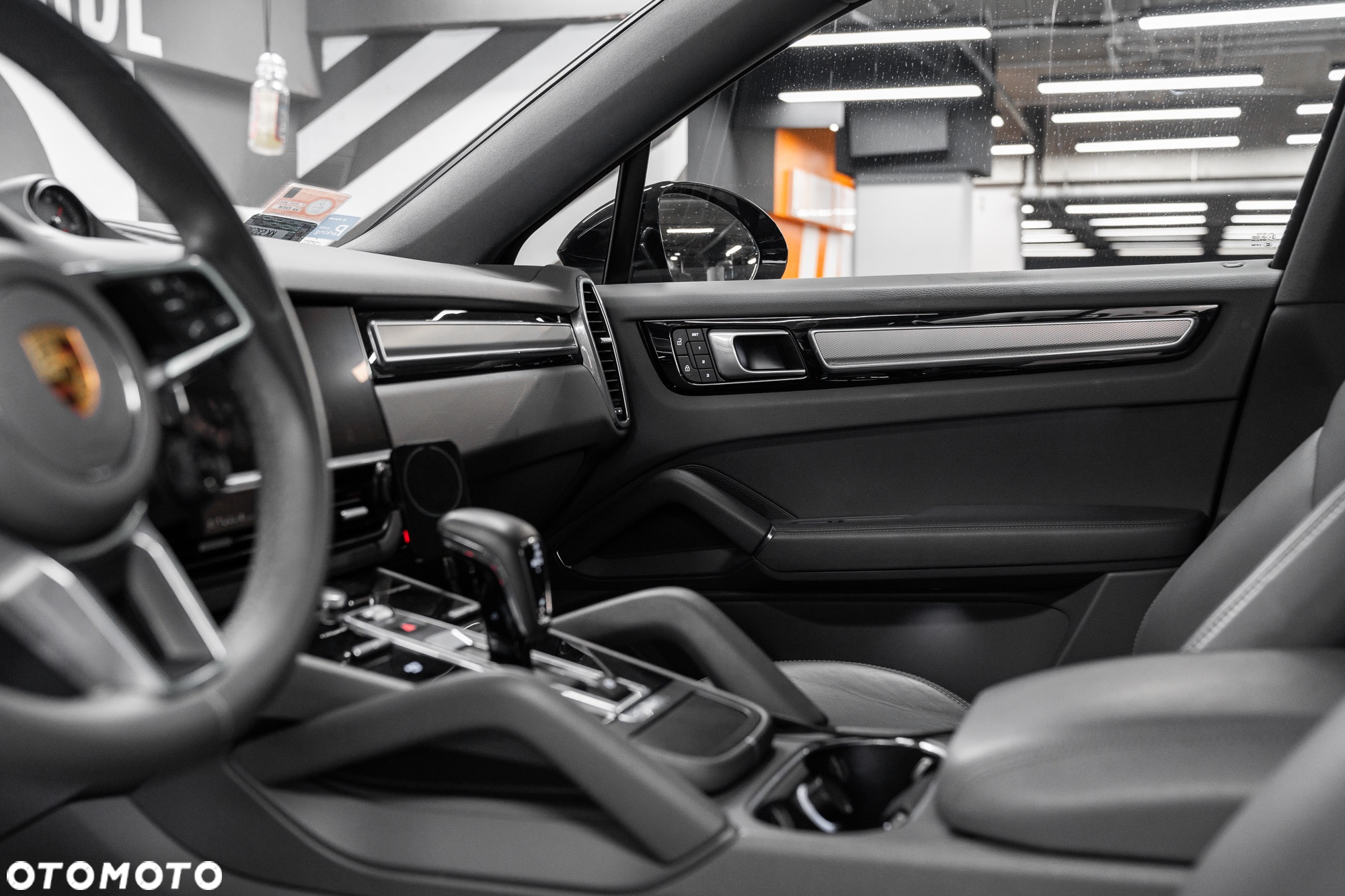 Porsche Cayenne Coupe Platinum Edition - 24