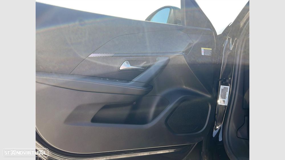 Peugeot 2008 1.2 Hybrid Allure e-DCS6 - 12