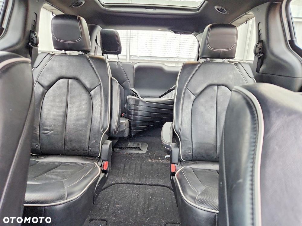 Chrysler Pacifica - 10