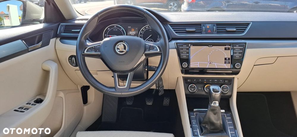 Skoda Superb 2.0 TDI Premium Edition - 10