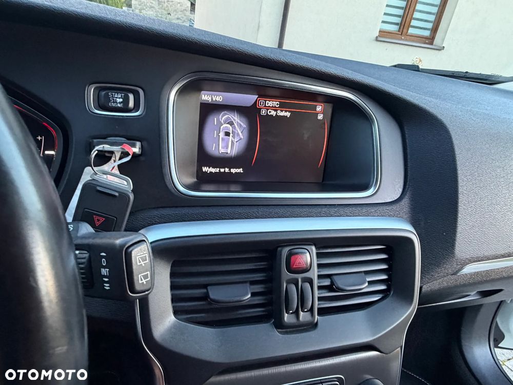 Volvo V40 D2 Momentum - 24
