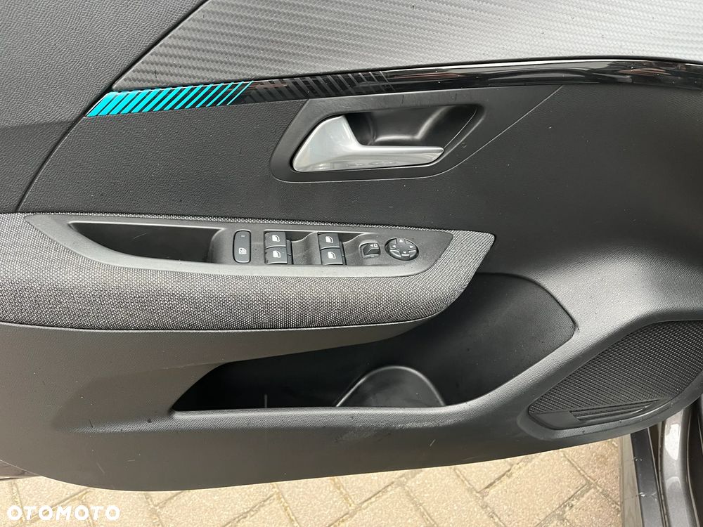 Peugeot 208 PureTech 100 EAT8 Allure - 13