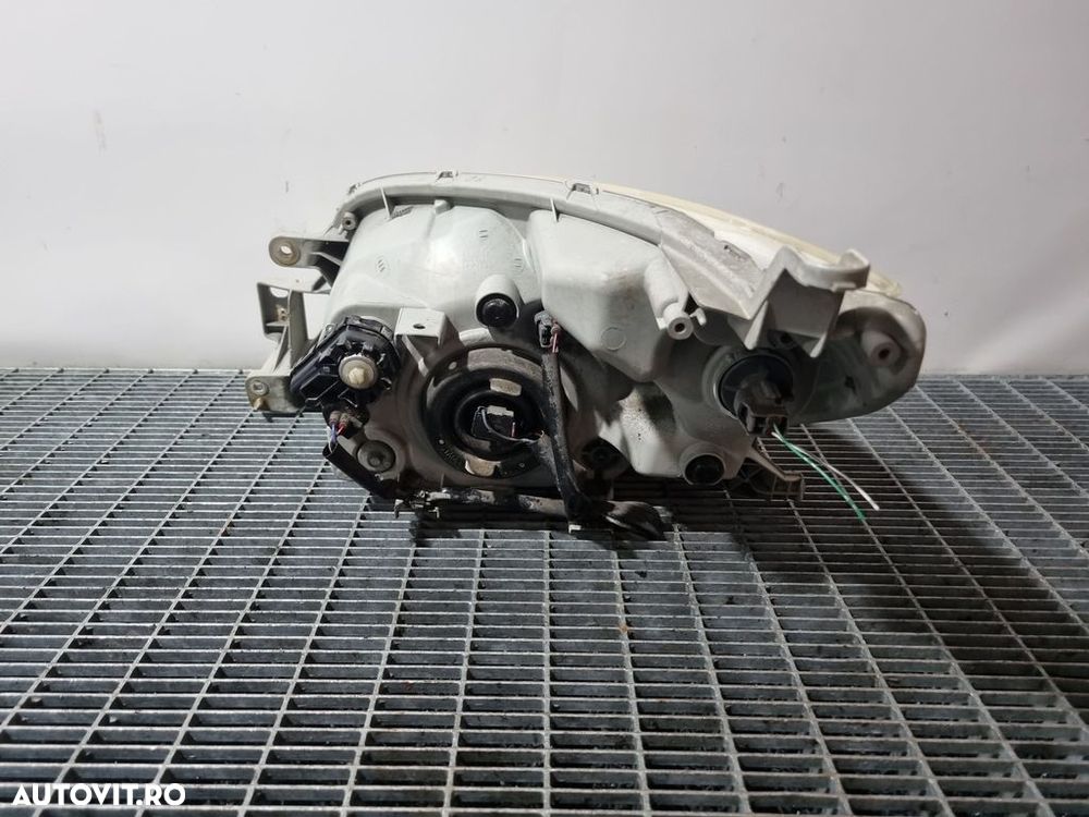 Far Dreapta Daihatsu Terios 2006 - 2010 SUV 4 Usi (1494) Fara xenon - 3