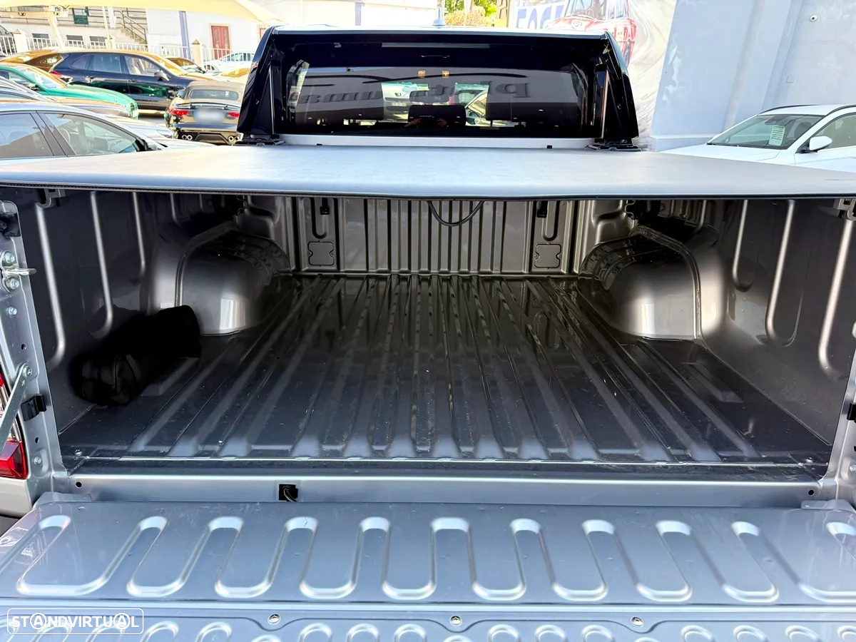 Toyota Hilux 2.8 D-4D 4WD GR Sport - 32