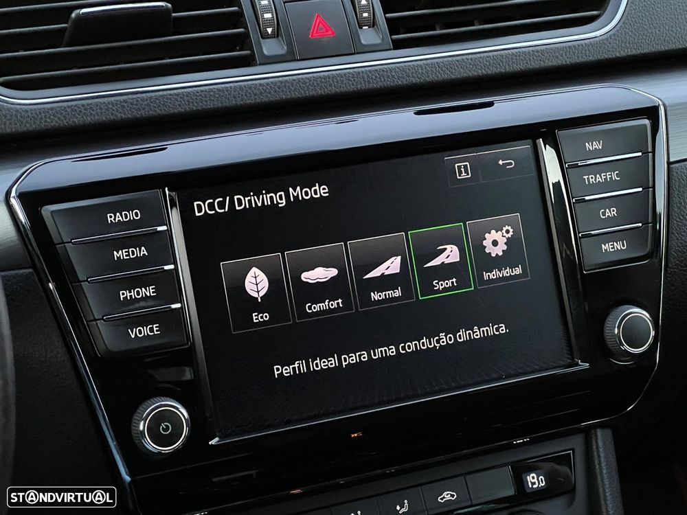 Skoda Superb 2.0 TDI Sportline - 17