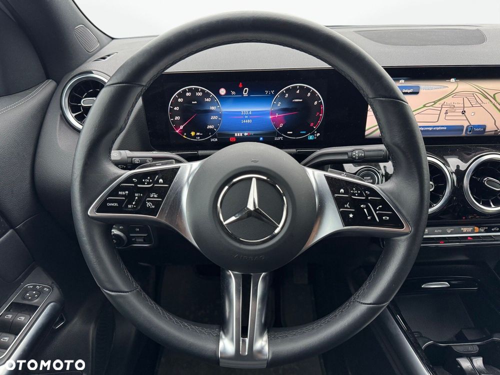 Mercedes-Benz GLA - 15