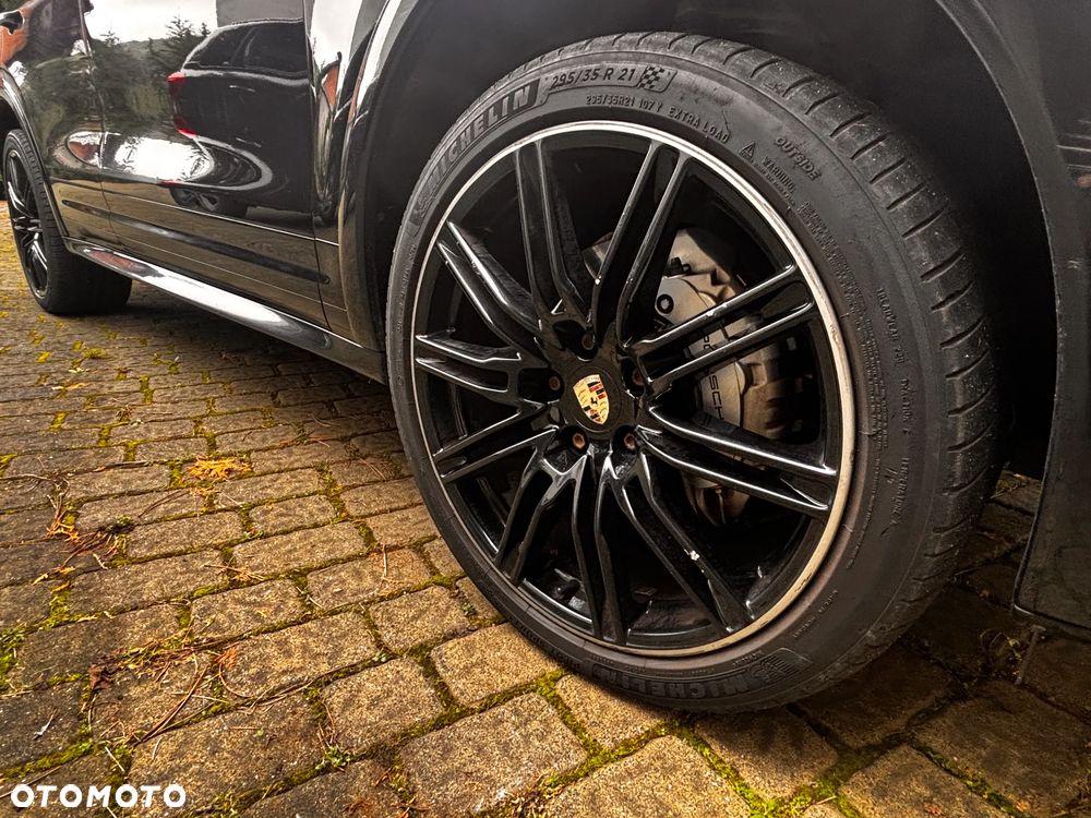 Porsche Cayenne S - 25