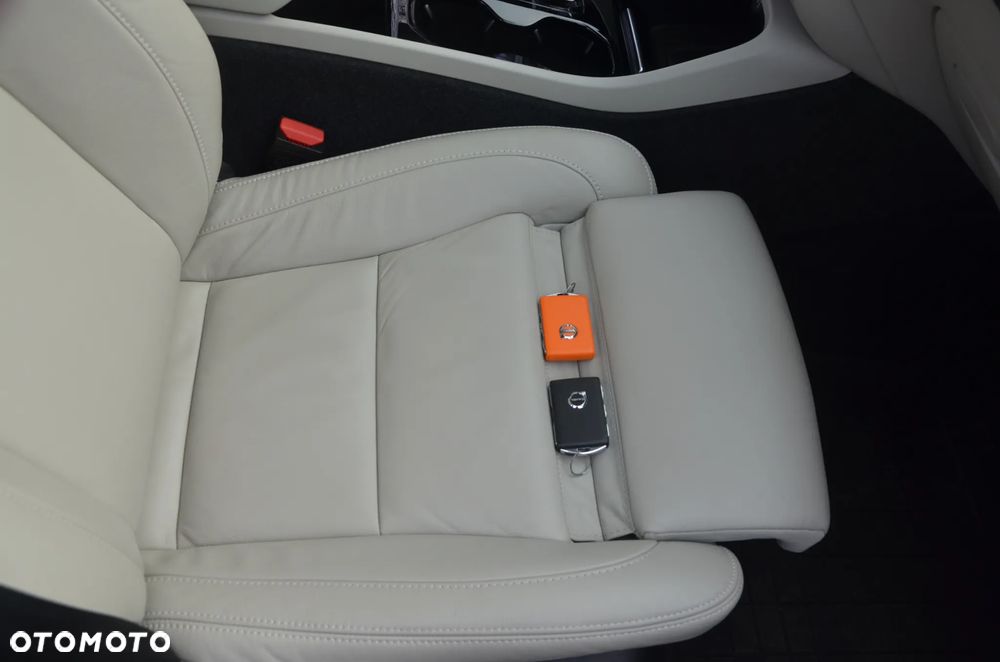 Volvo XC 40 B5 B AWD Ultimate Dark - 16