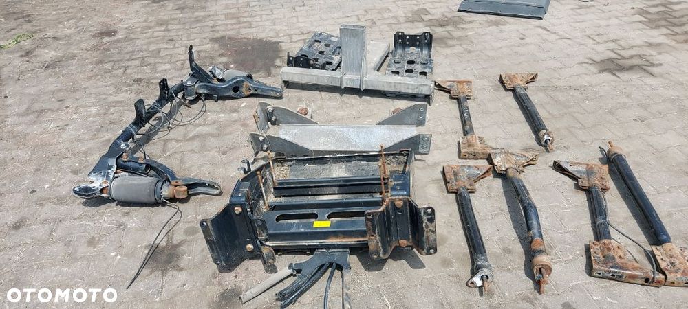 Mocowania uchwyty kontenera MAN TGX - 2