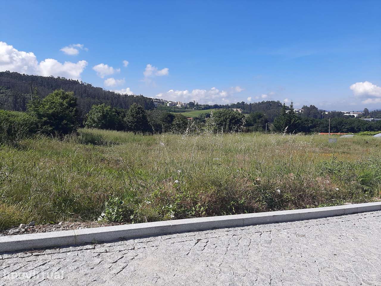 Vende Terreno Junto estrada nacional Bustelo - Grande imagem: 3/22