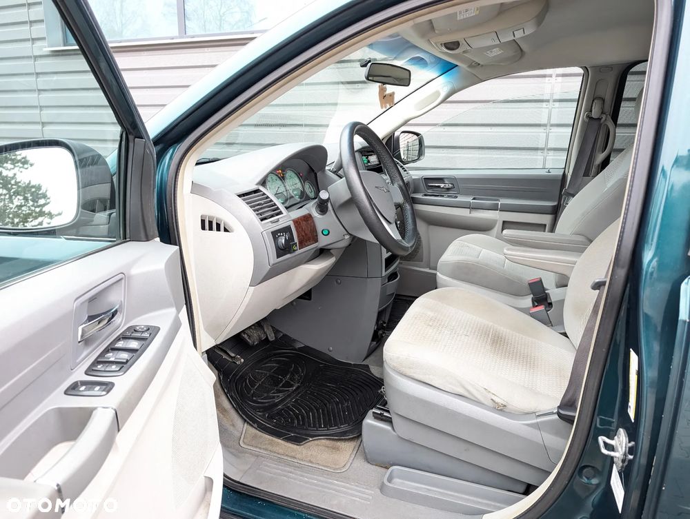 Chrysler Town & Country 3.3 LX - 12