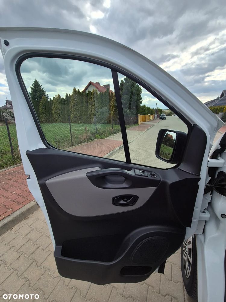 Renault Trafic 2017r Long 100Tys km!!! Klima Kamera Full Super stan - 16