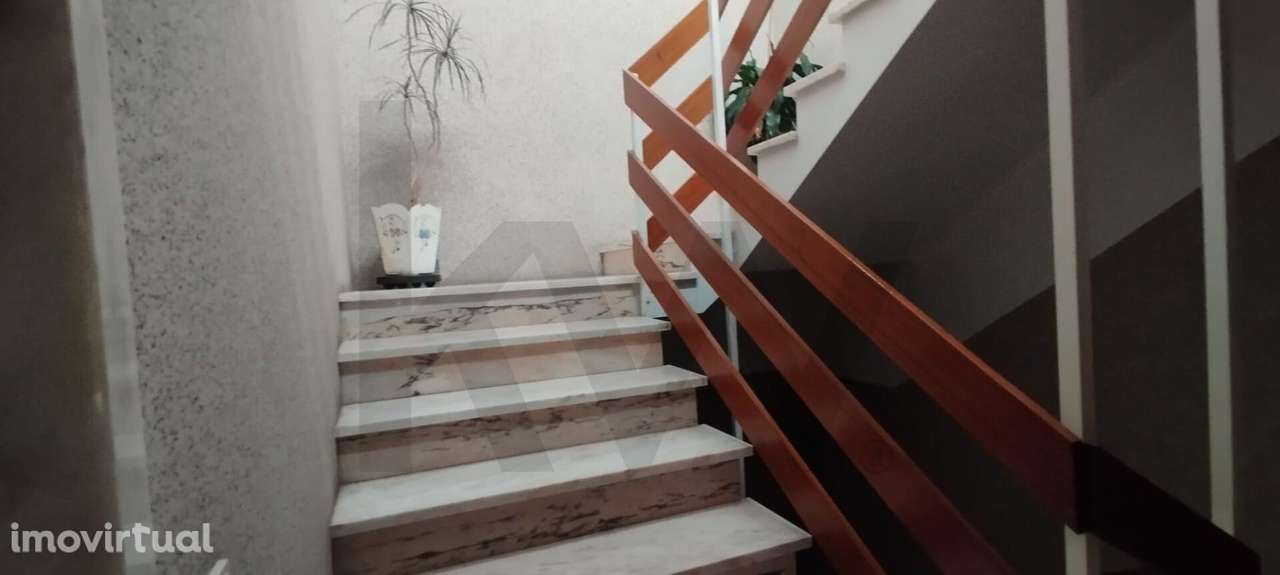 APARTAMENTO T3 COM GARAGEM E SOTÃO COM VISTA LINHA MAR E SERRA DE SINT - Grande imagem: 5/43