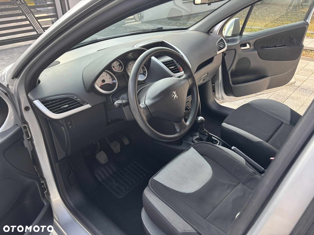 Peugeot 207 - 6