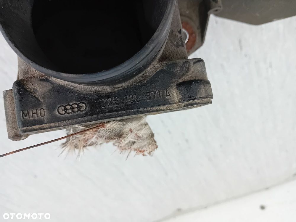 ROZDZIELACZ PALIWA AUDI 90 B3 034133353N  048133837 0438121073 2.0 - 7