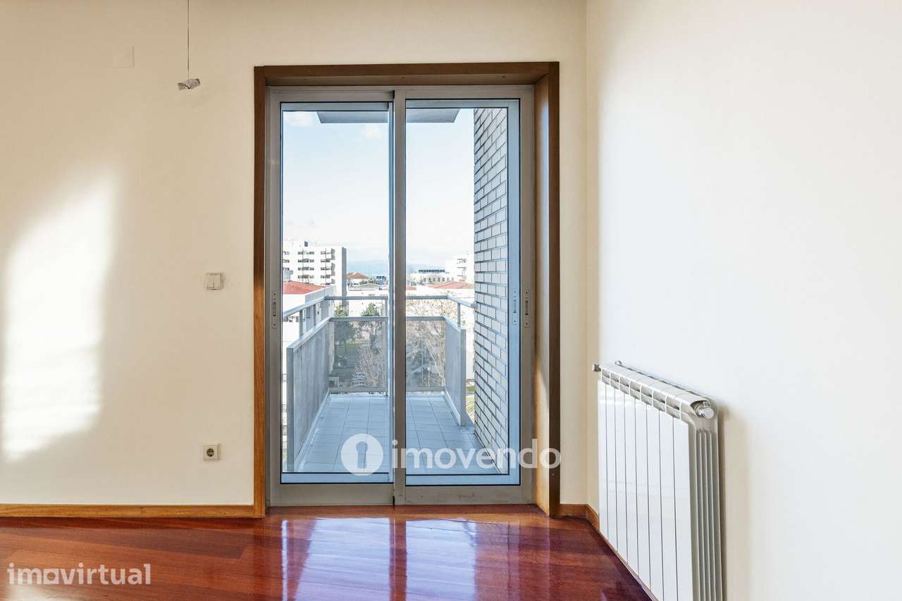 Apartamento T4 pronto a habitar, com garagem, em Braga - Grande imagem: 3/52