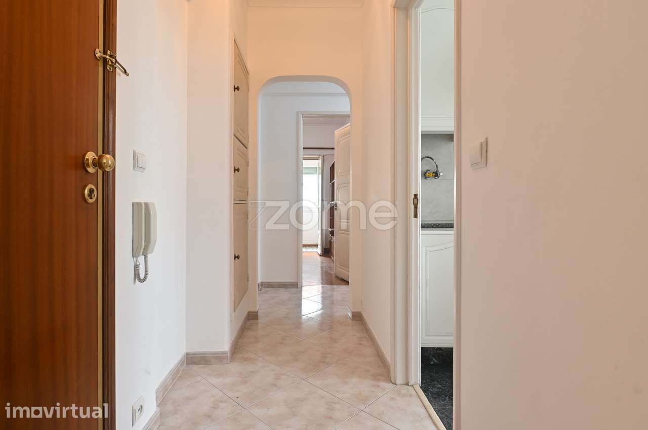 Apartamento T2 à venda em Lisboa | Rua Álvaro de Santa Rita Vaz - Grande imagem: 4/26