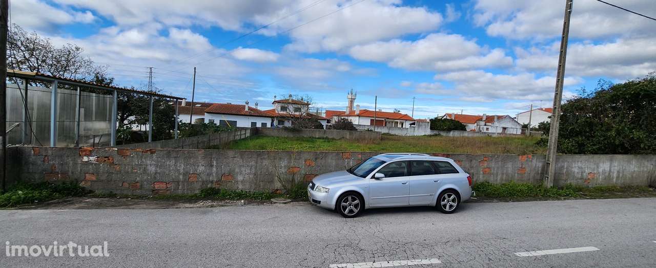 Extenso terreno urbano em Casal Galego - Marinha Grande - Grande imagem: 2/13