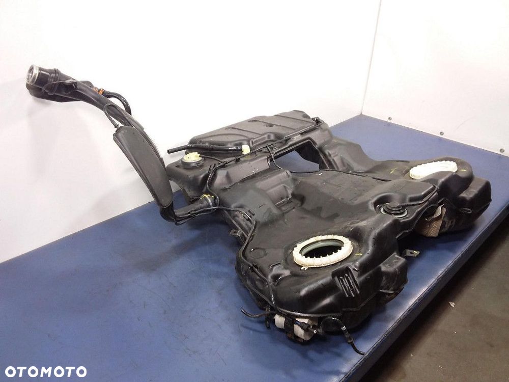 AUDI A6 C6 SEDAN QUATTRO ZBIORNIK BAK PALIWA - 2