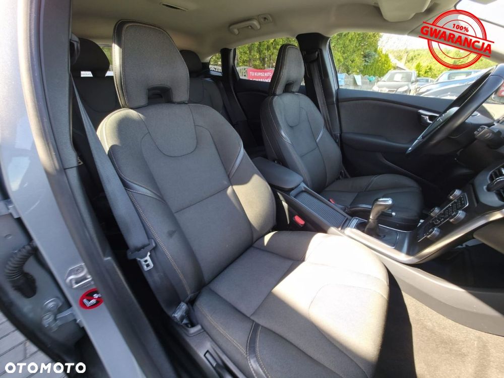 Volvo V40 - 24