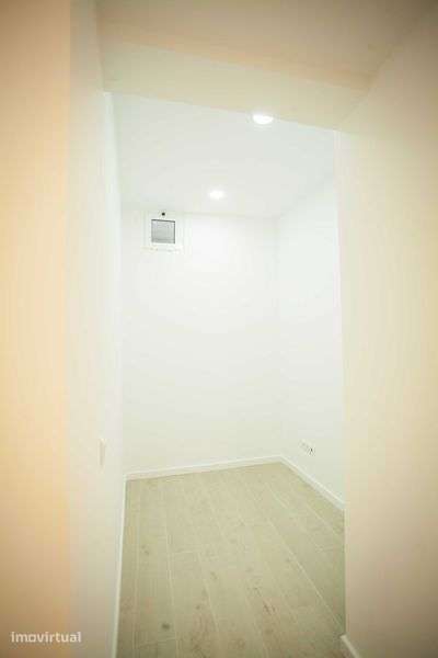 Apartamento T1 no R/C totalmente remodelado na Romeira/Almada - Grande imagem: 4/8