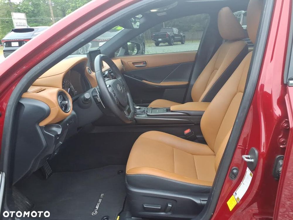 Lexus IS 200t - 9
