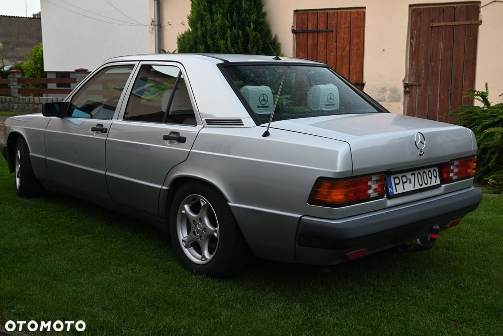 Mercedes-Benz W201 (190) - 4