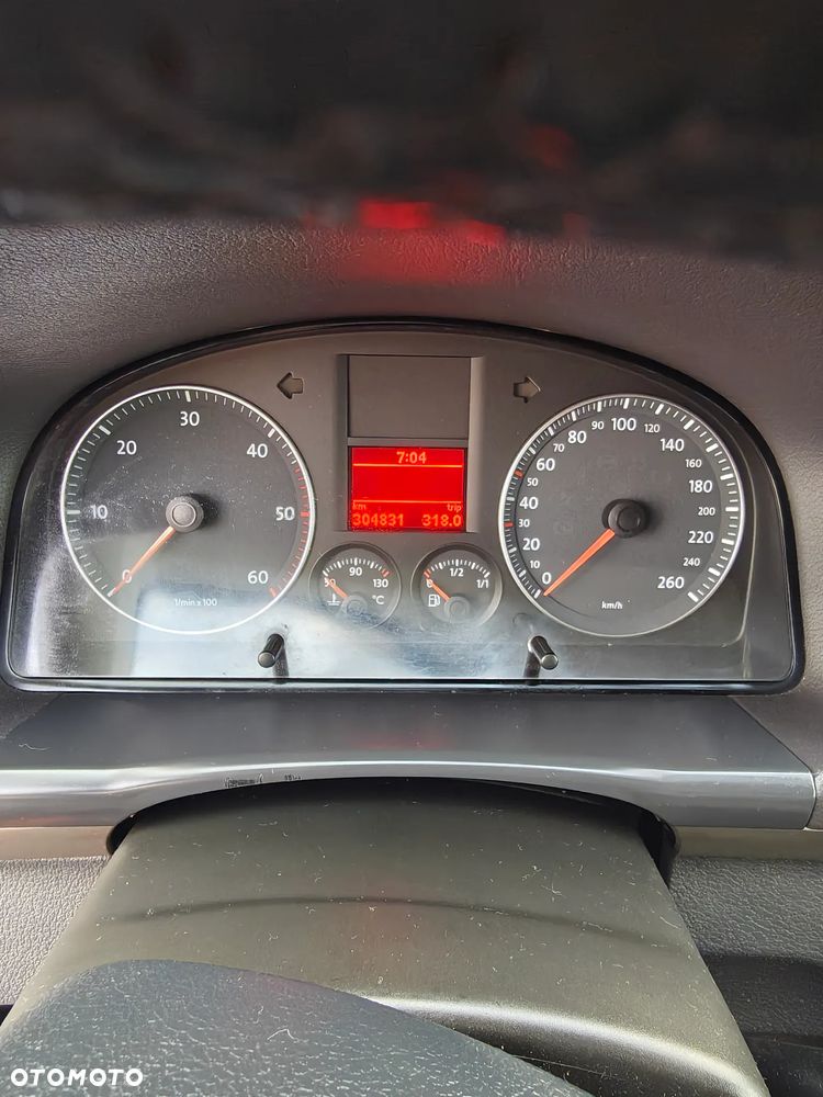 Volkswagen Touran 2.0 TDI DPF Cross - 11