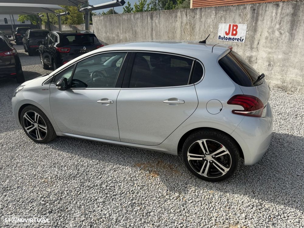 Peugeot 208 1.2 PureTech GT Line - 4
