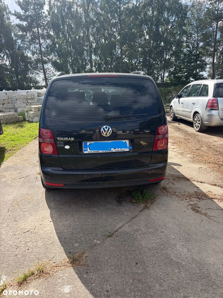 Volkswagen Touran - 4