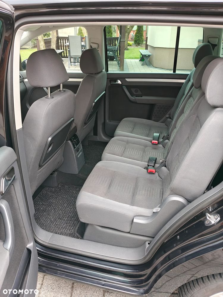 Volkswagen Touran 2.0 TDI Highline - 12