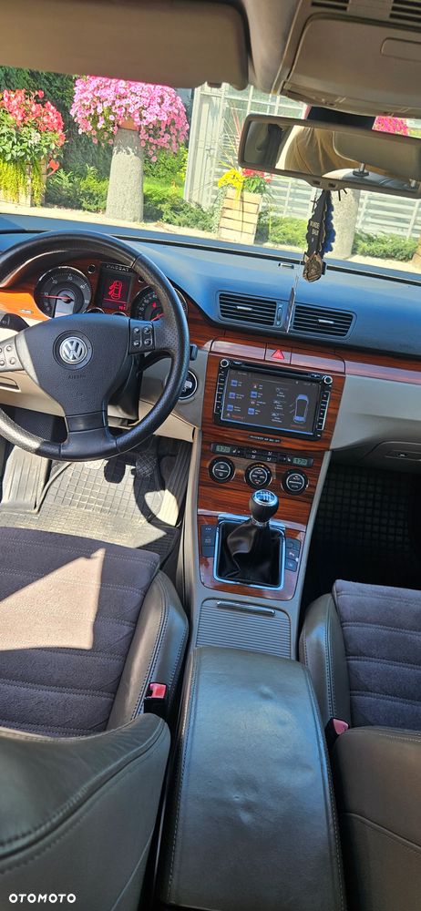 Volkswagen Passat 2.0 TDI Comfortline - 8