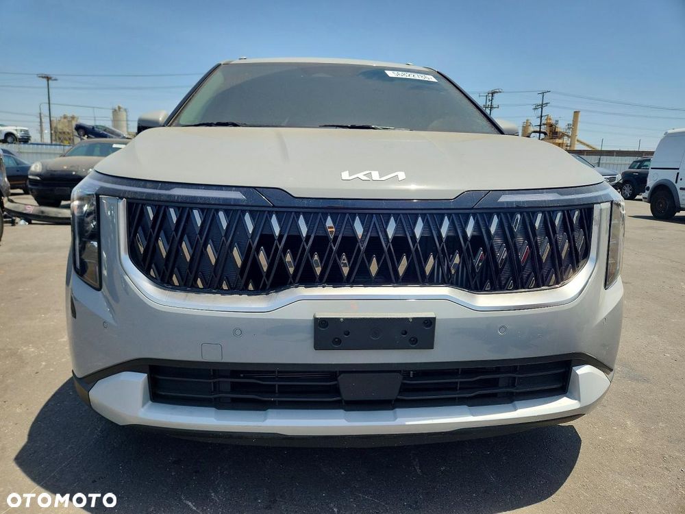 Kia Carnival - 6