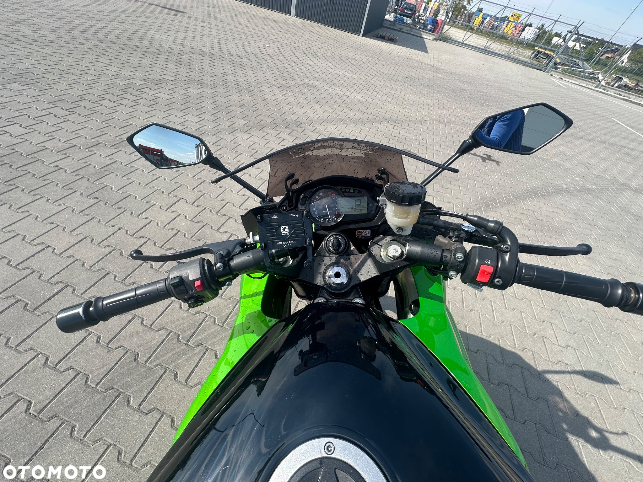 Kawasaki Ninja 1000 SX - 13