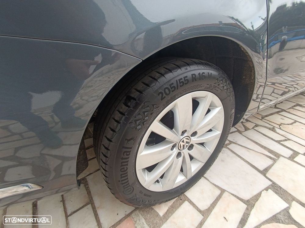 VW Passat Variant 1.6 TDI BlueMotion - 19